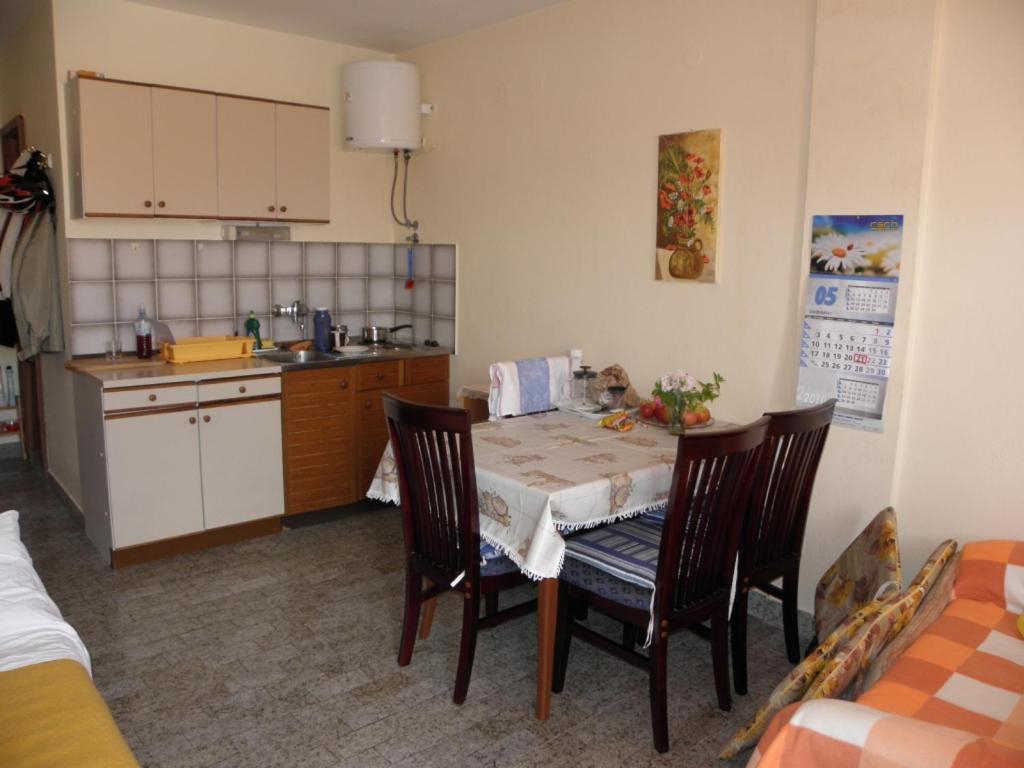 Apartments Milan In Baska Exterior photo