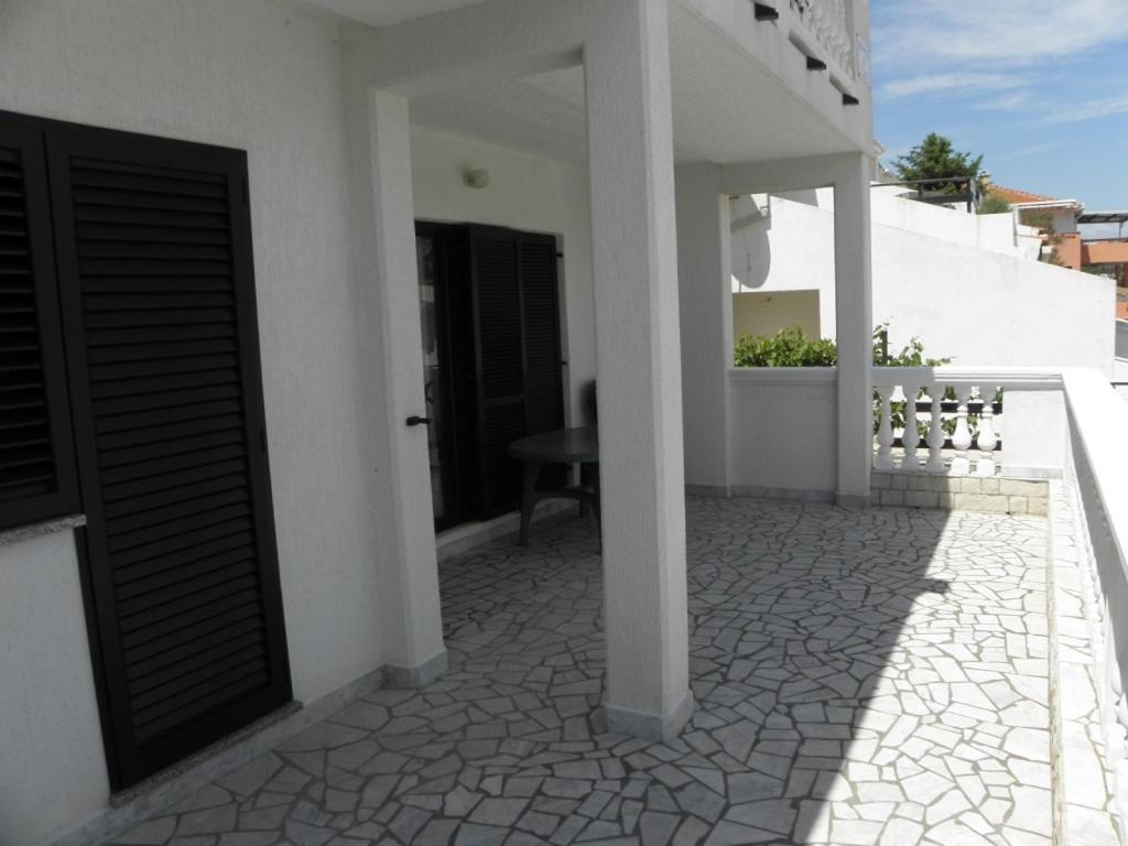 Apartments Milan In Baska Exterior photo